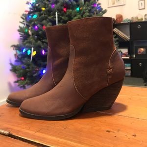 Lightly warn suede&leather boots Perfect for fall